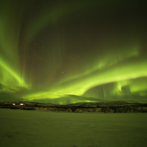 groen noorderlicht in Finland