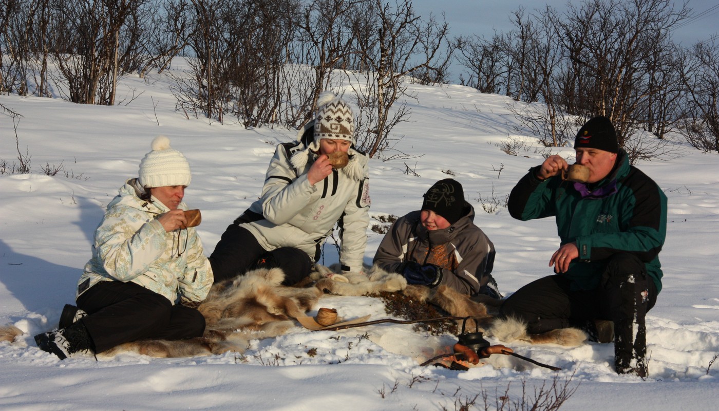 pause repas dans la neige laponie kuksa
