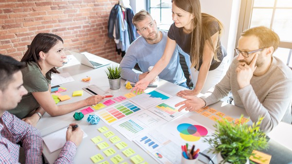 Personnes réunion brainstorming