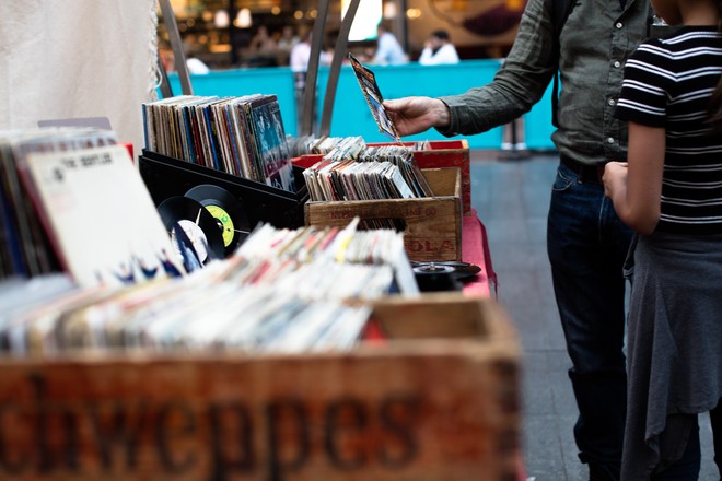 Browsing_vinyl_music_at_a_fair_(Unsplash)