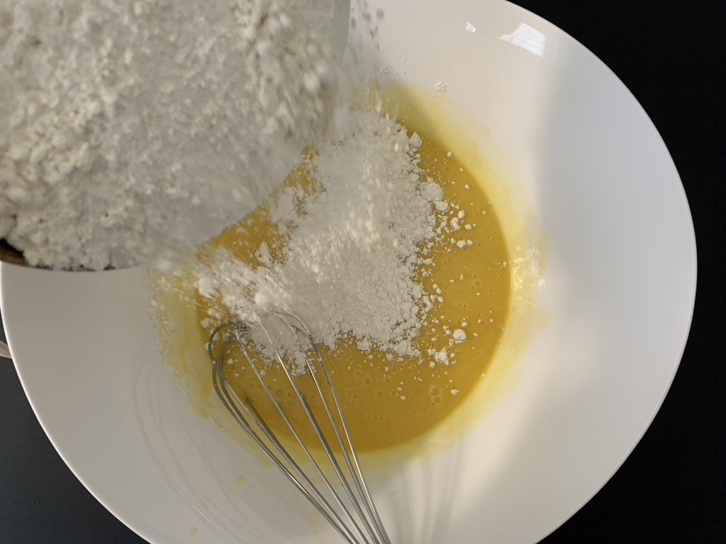 añadir la harina a la preparación