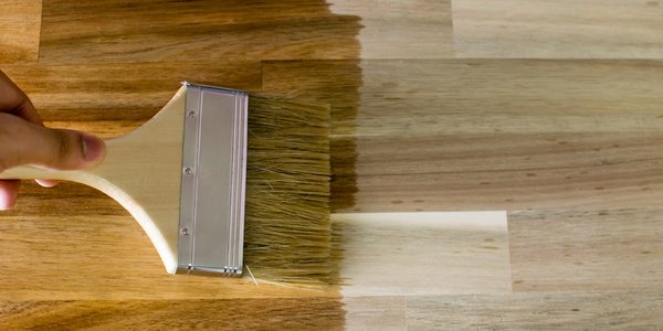 appliquer huile lin pinceau