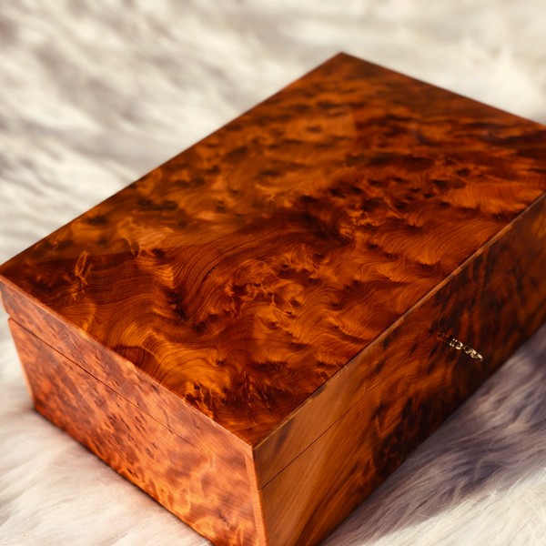 scatola in legno di radica di tuia