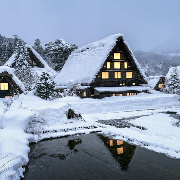chalet dans la neige
