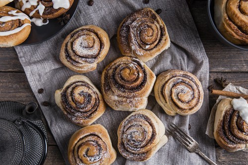 cinnamon rolls2