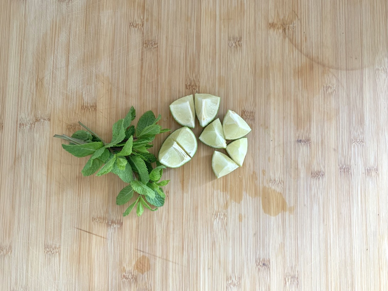 Limette schneiden und pressen