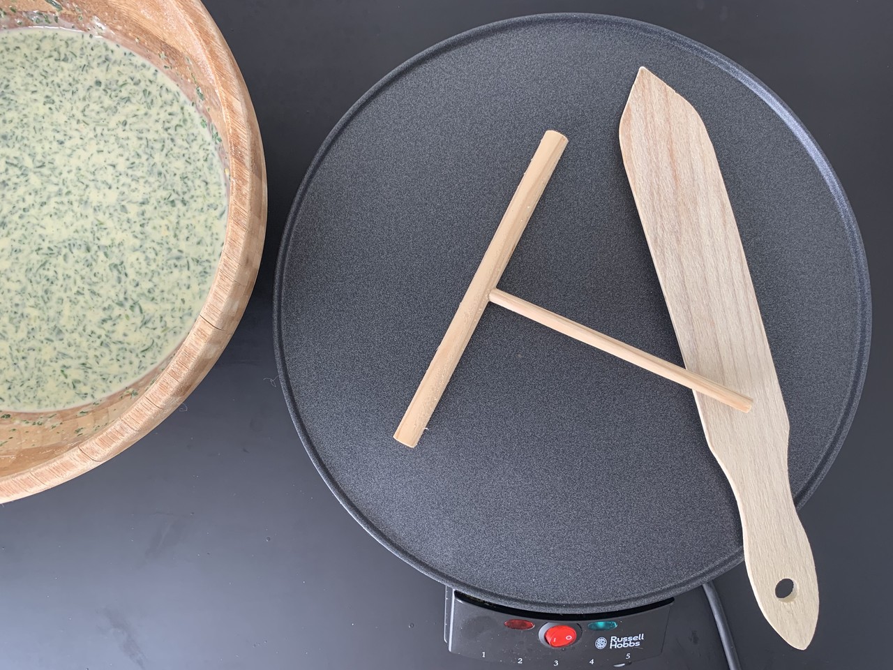 pannenkoeken maken in een pannenkoekenpan