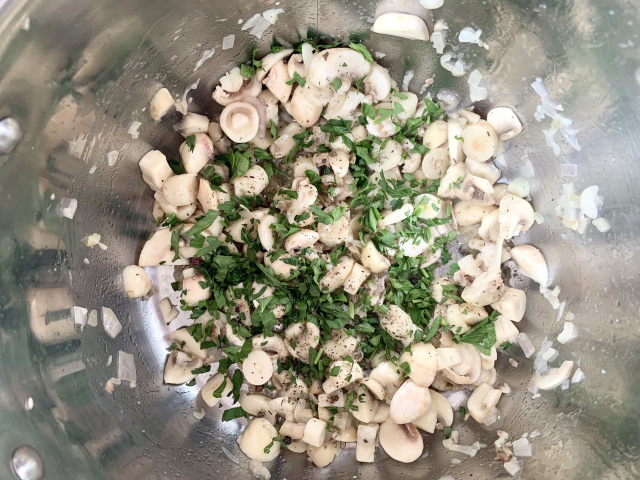 thinly sliced mushrooms, parsley and shallots
