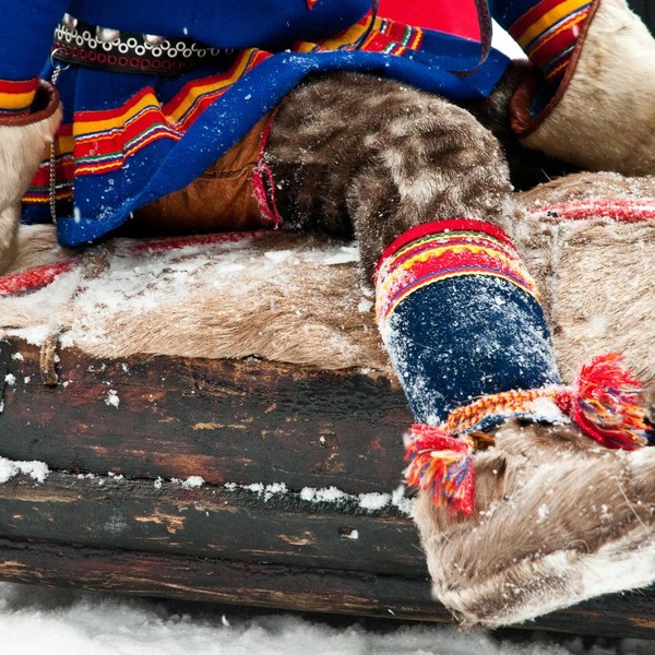 zapatos y ropa de piel de reno