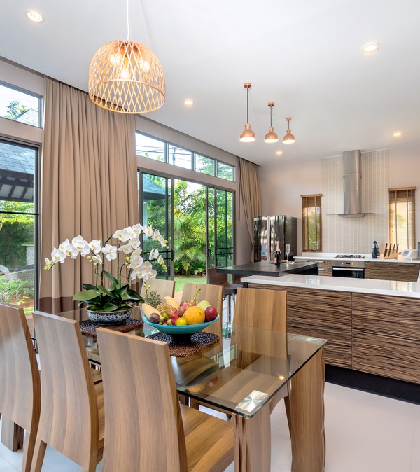 Maison avec salle à manger avec cuisine allongé en bois maitre d'oeuvre morbihan