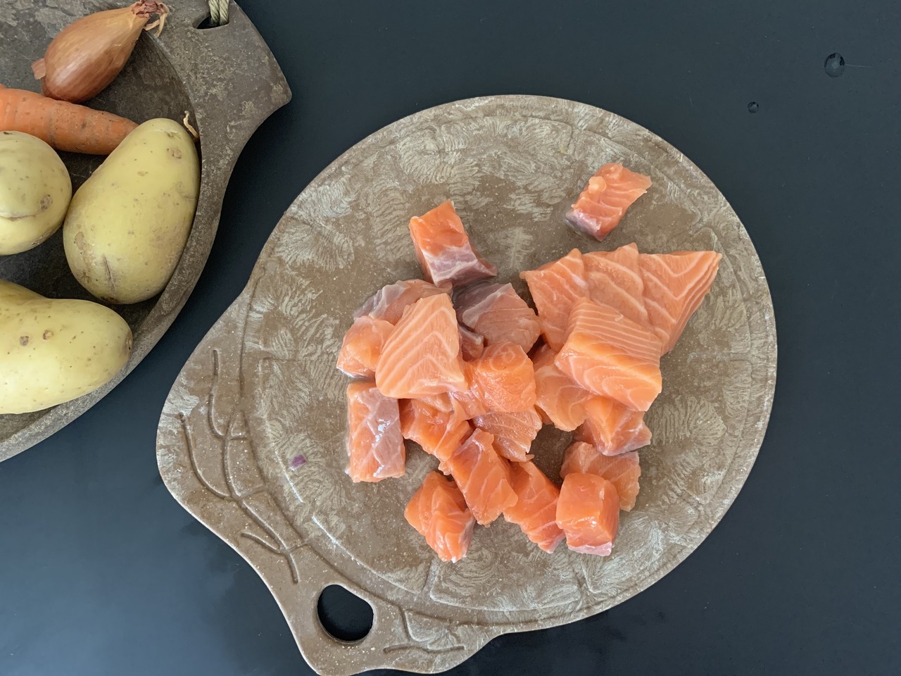 in blokjes gesneden zalm