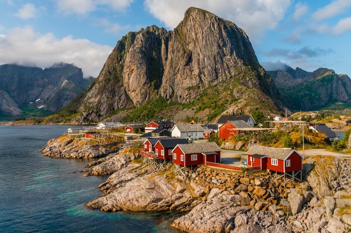 view-red-cottages-by-coastline-hamnoy-lofoten-islands-norway